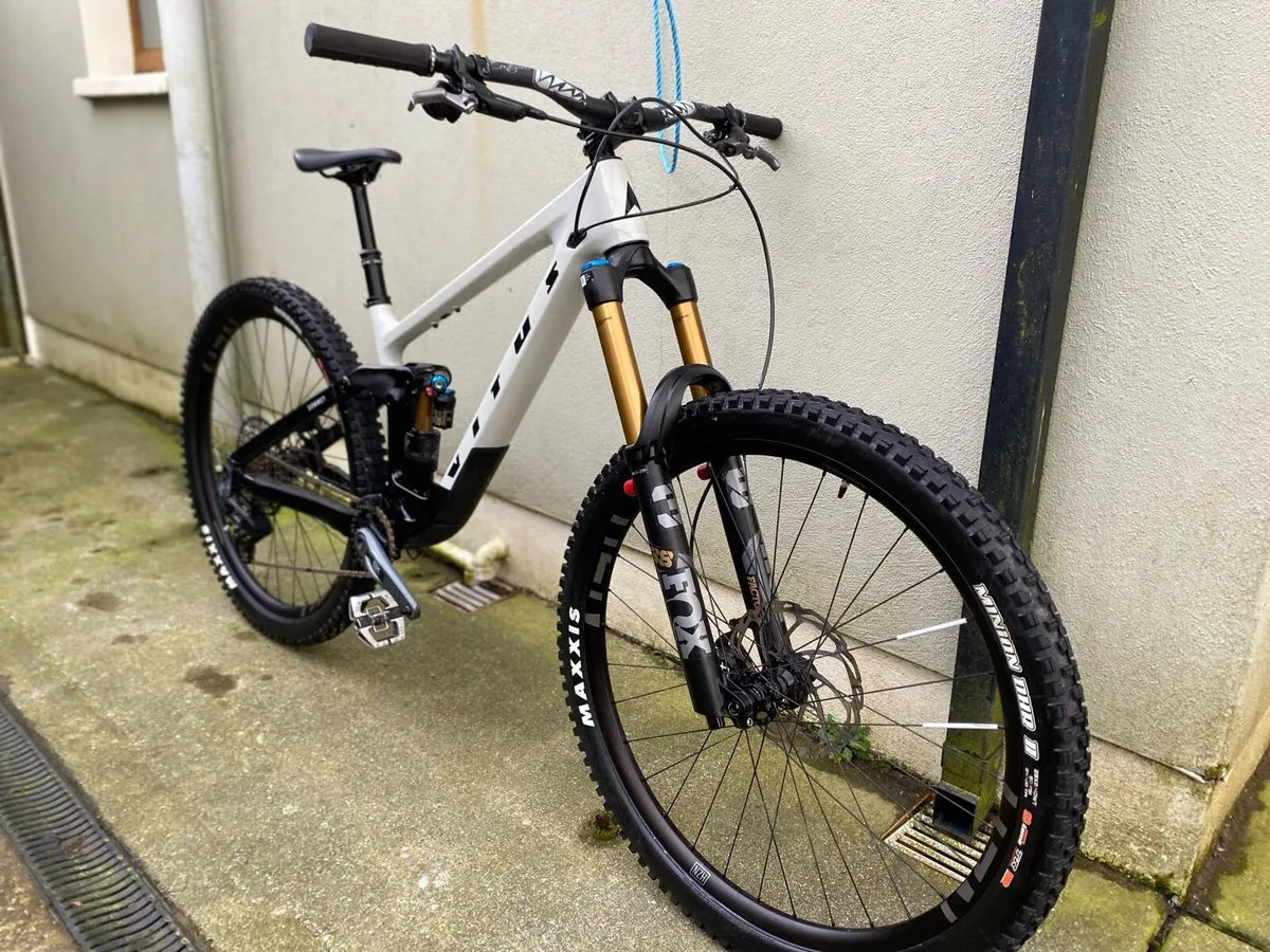 Enduro mountain bike - Image 1