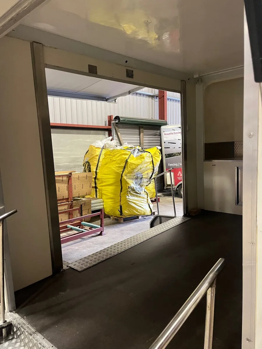 Display Trailer - Image 4