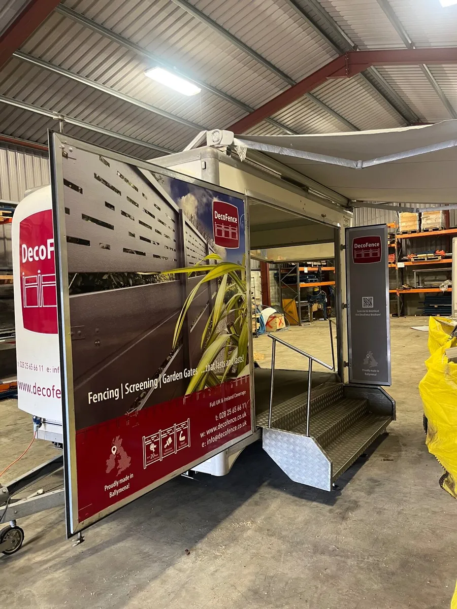 Display Trailer - Image 1