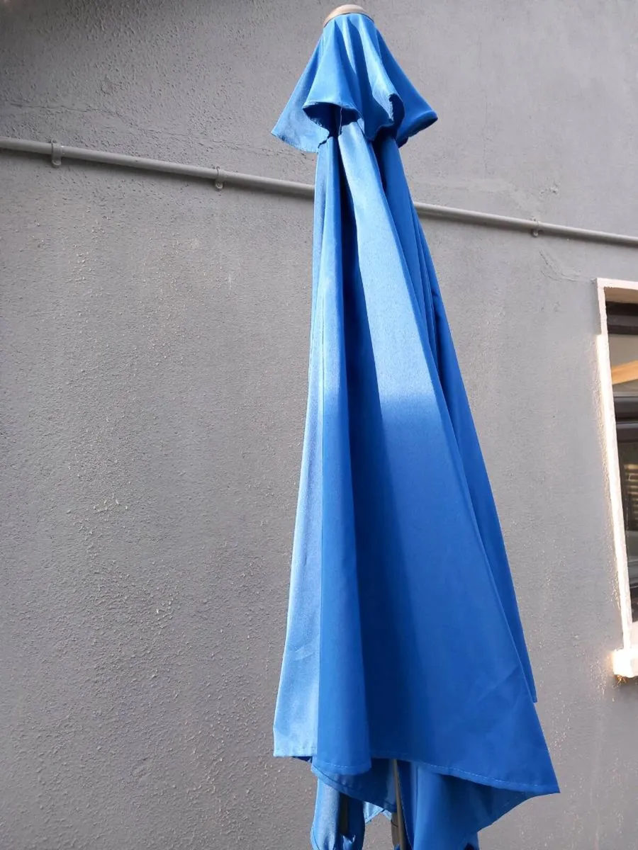 Parasol and base - Image 1