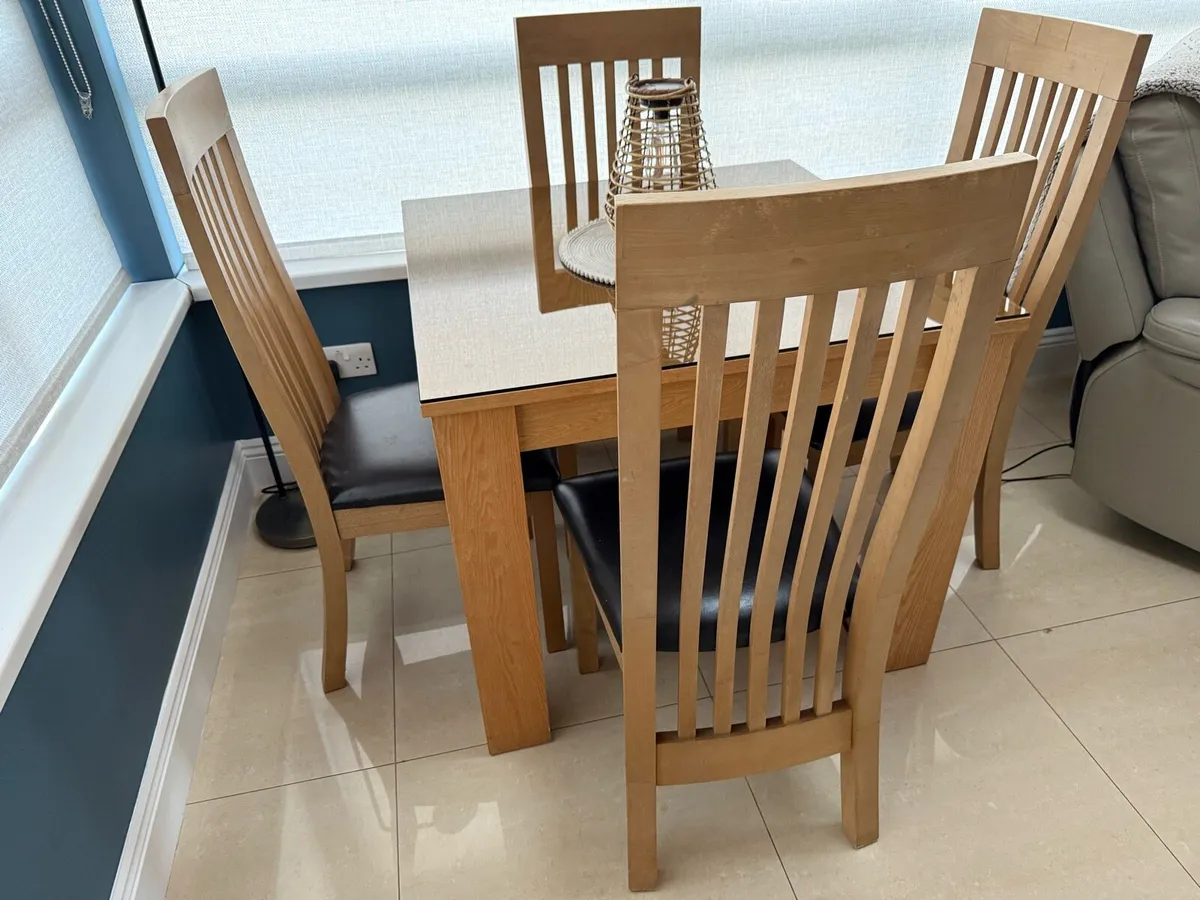 Small dining table and four chairs - Image 1