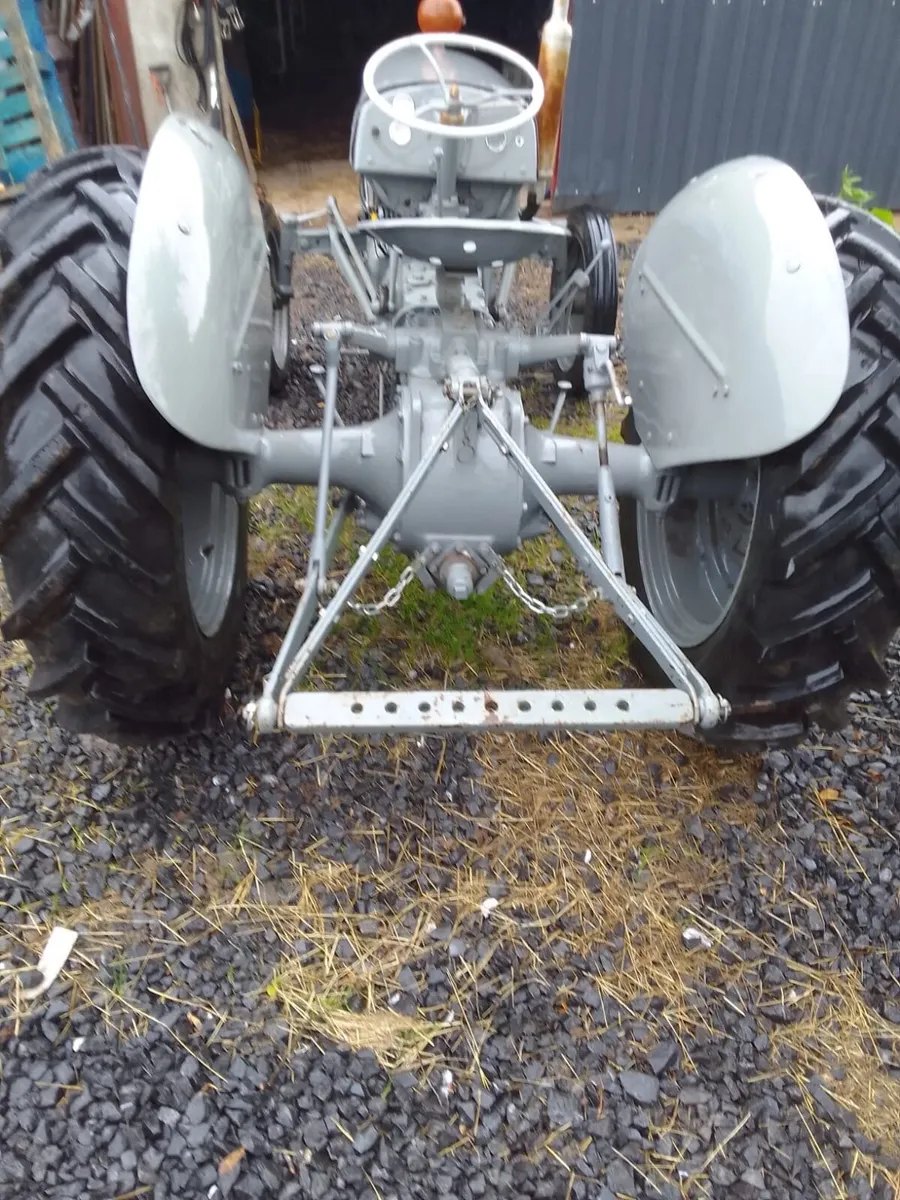 Vintage tractor - Image 1