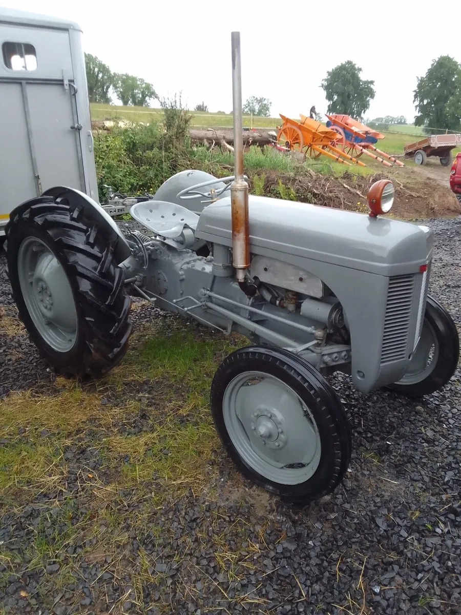 Vintage tractor - Image 2