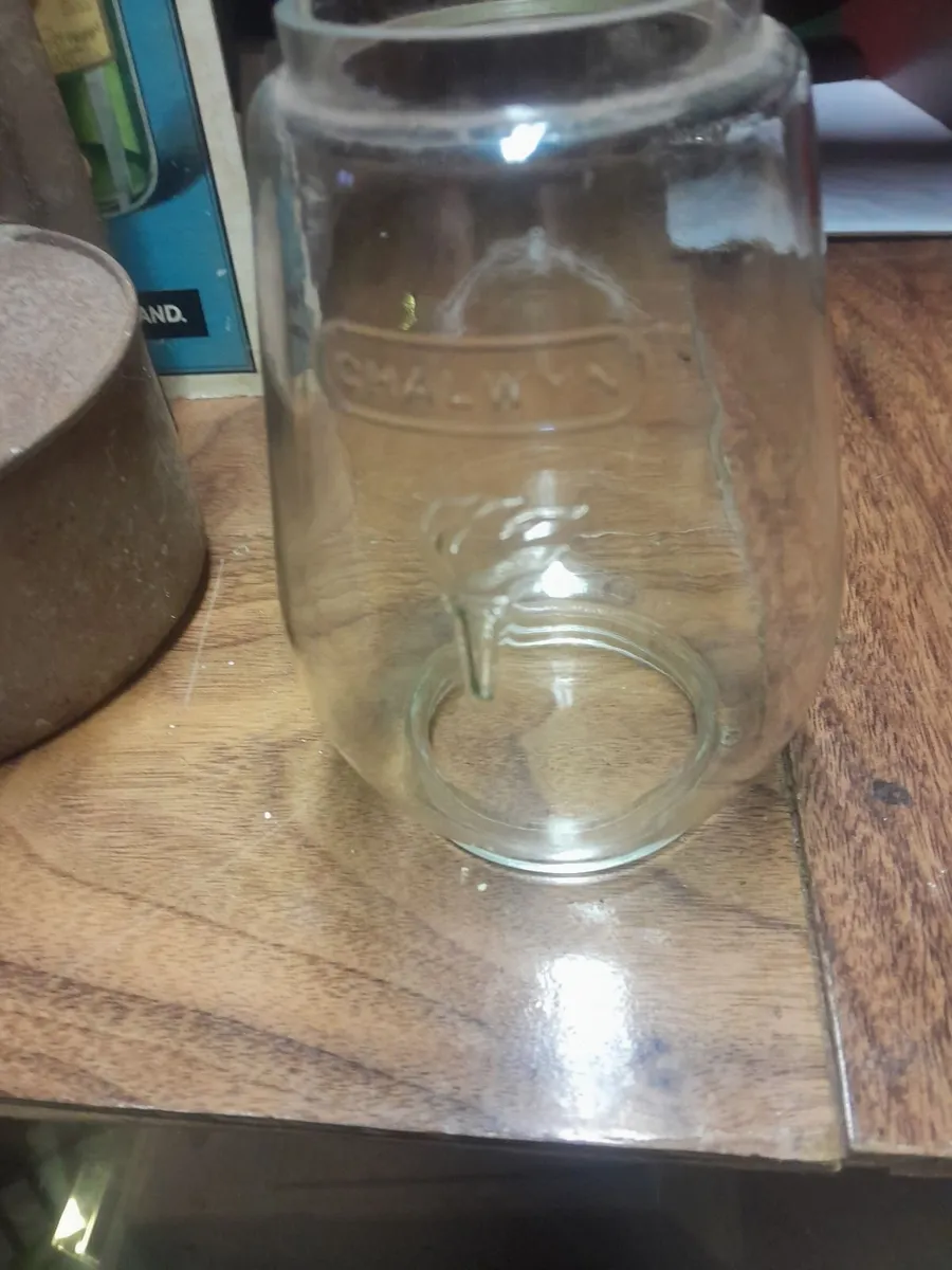 Nine vintage  hurricane  lamp globes - Image 3