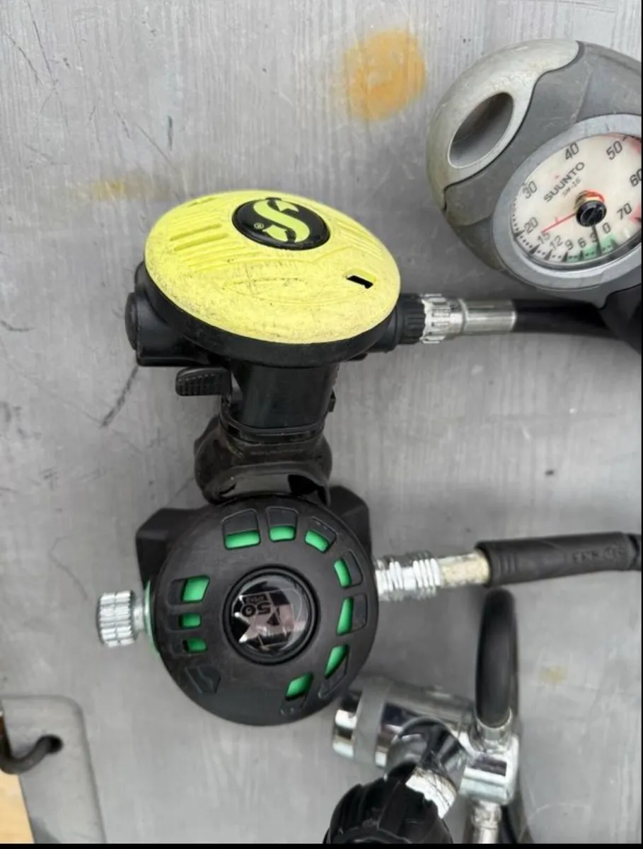 Scuba diving regulator set - Image 2