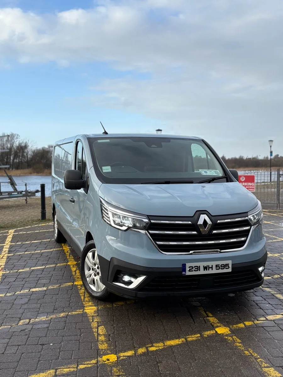 Renault traffic sport / manufacturer warranty - Image 1
