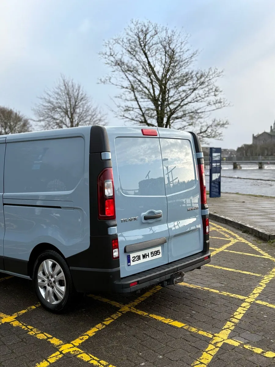 Renault traffic sport / manufacturer warranty - Image 3