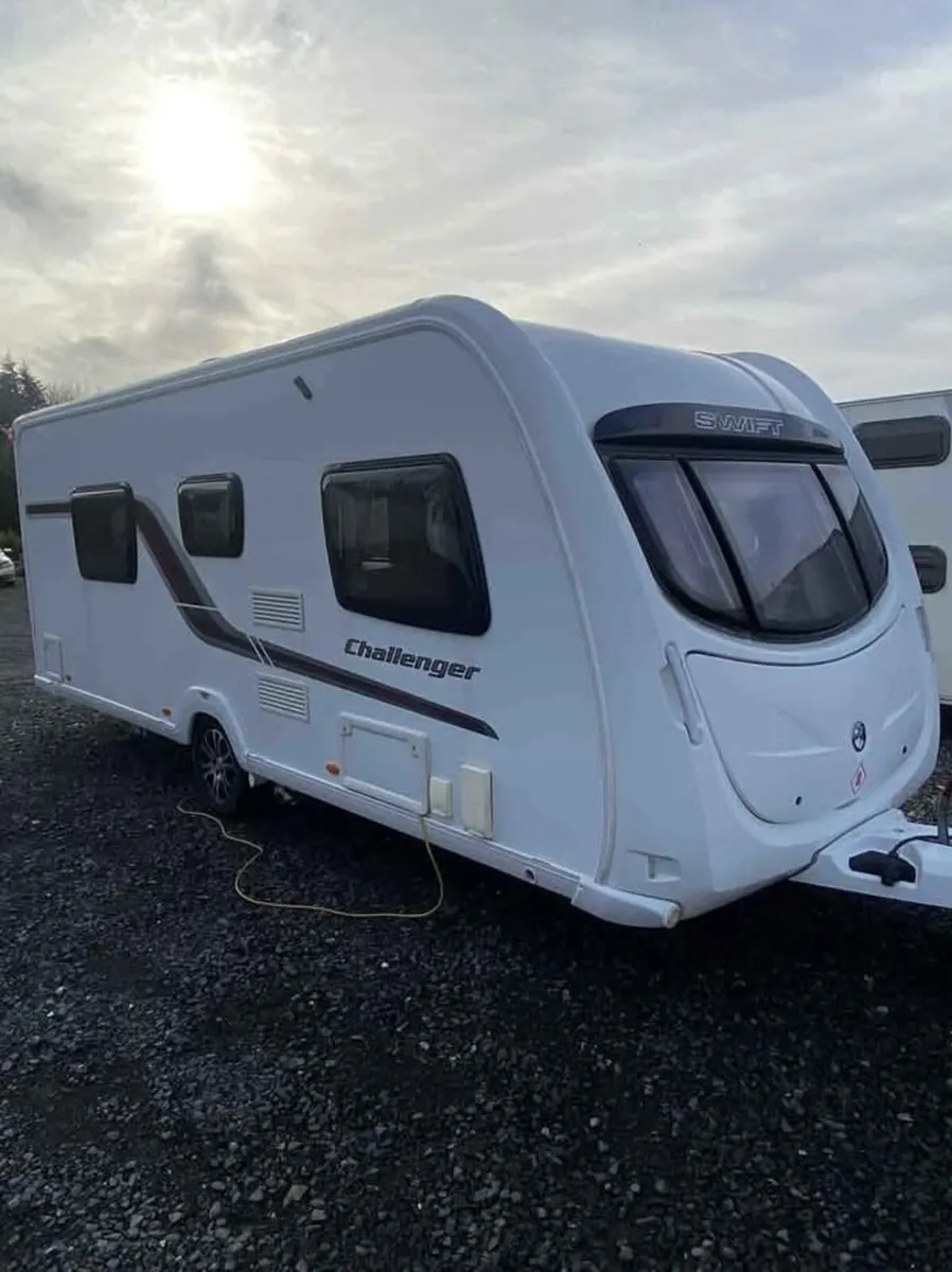 Luxury 4-berth swift Challenger - fixed Beds - Image 1