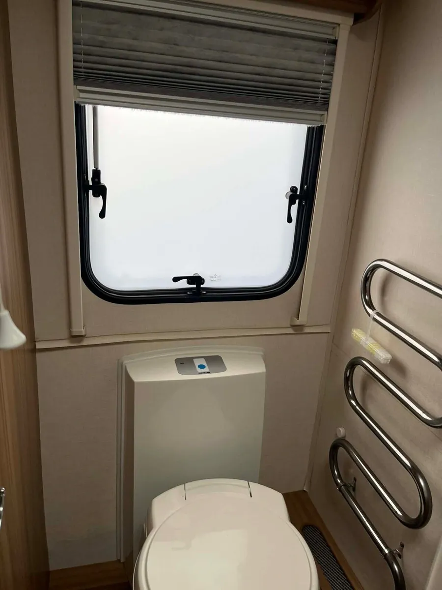 Luxury 4-berth swift Challenger - fixed Beds - Image 2