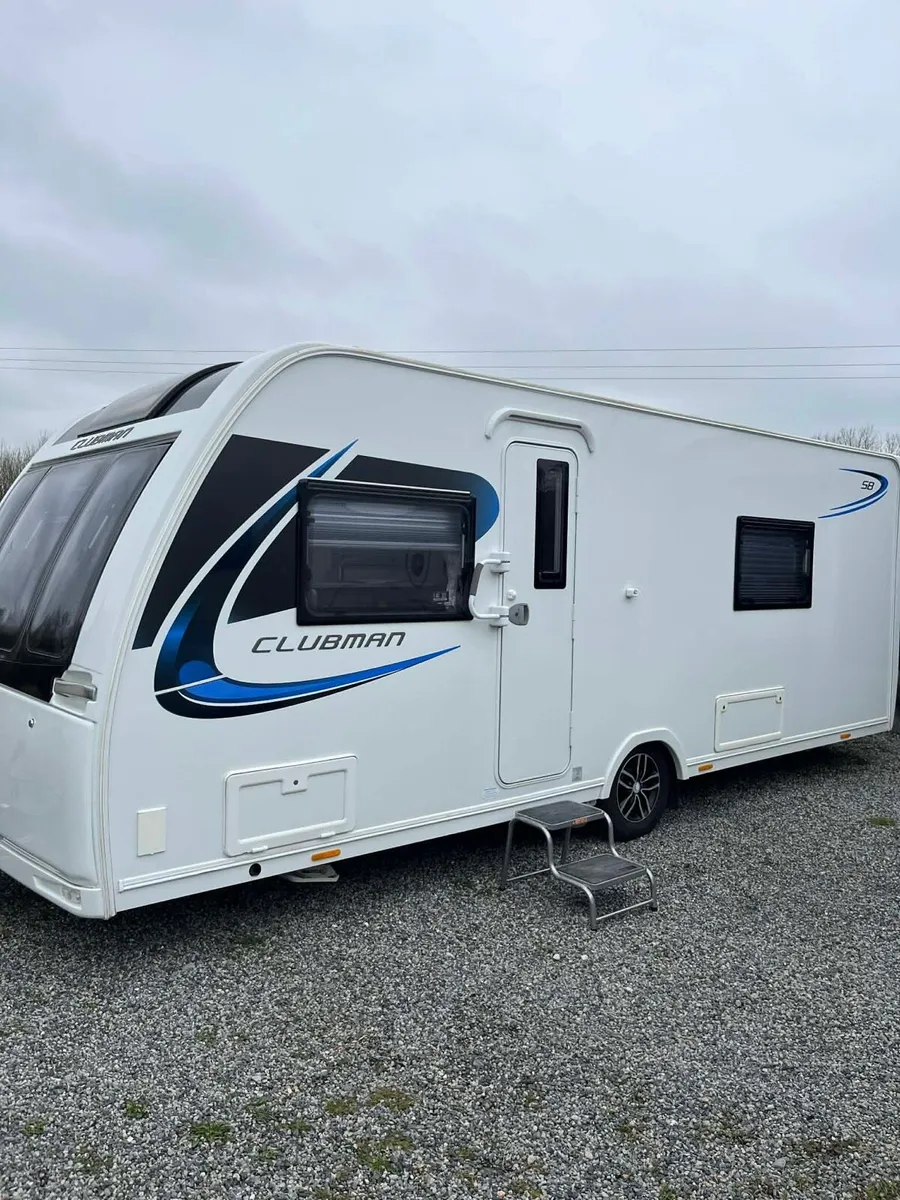 Luxury 4-berth swift Challenger - fixed Beds - Image 3