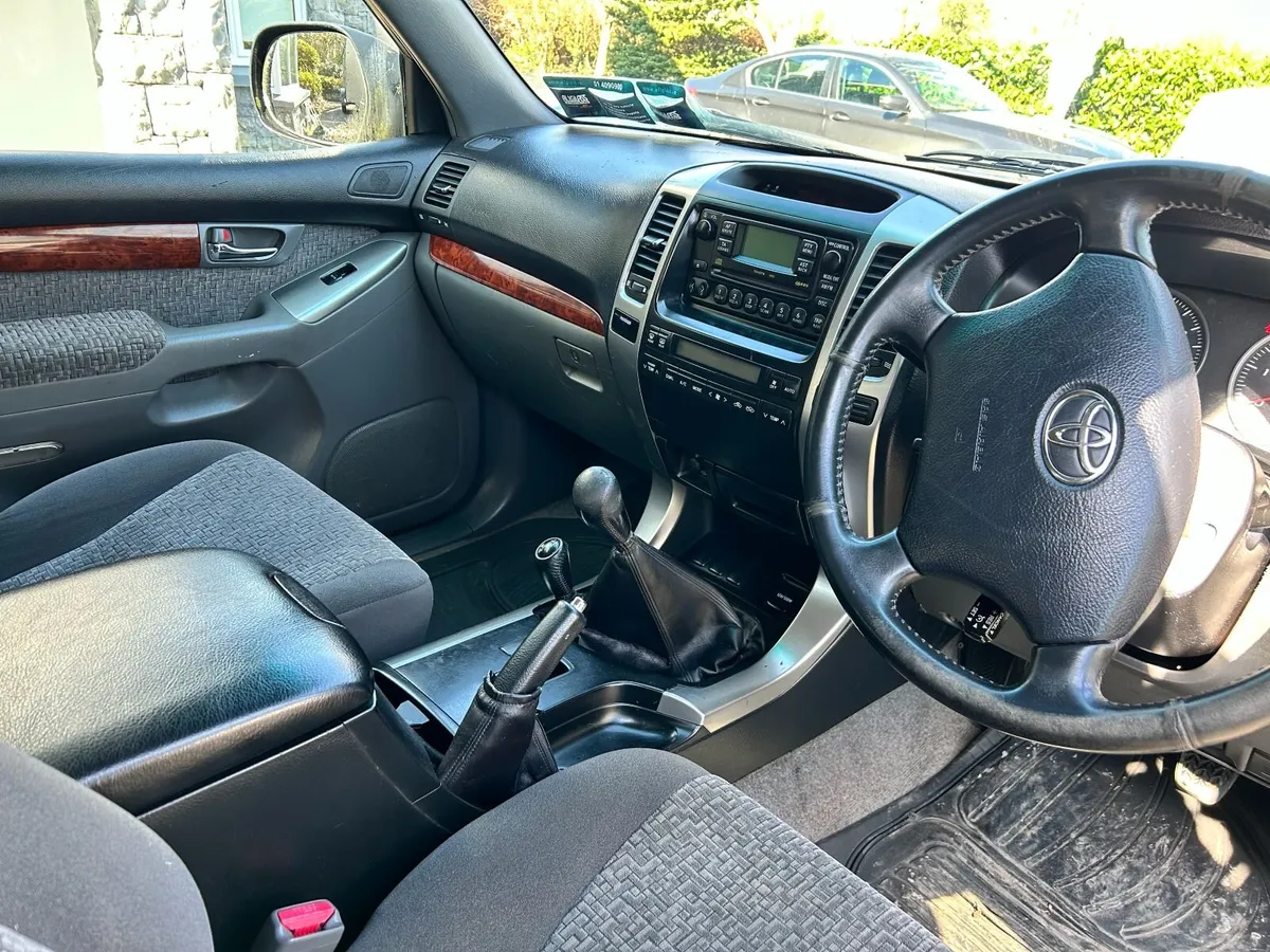 Toyota Land Cruiser 2005 - Image 2
