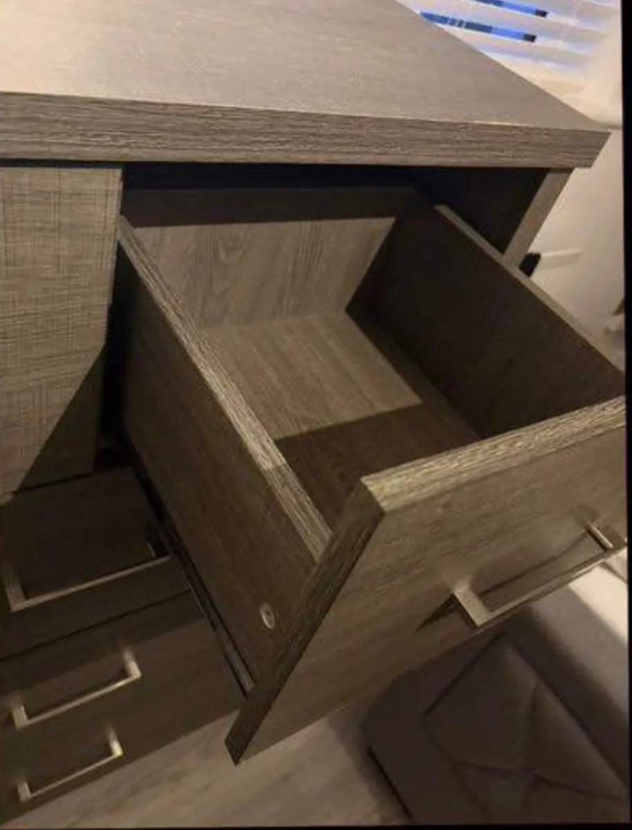 Solid grey wood 6 piece bedroom set - Image 2