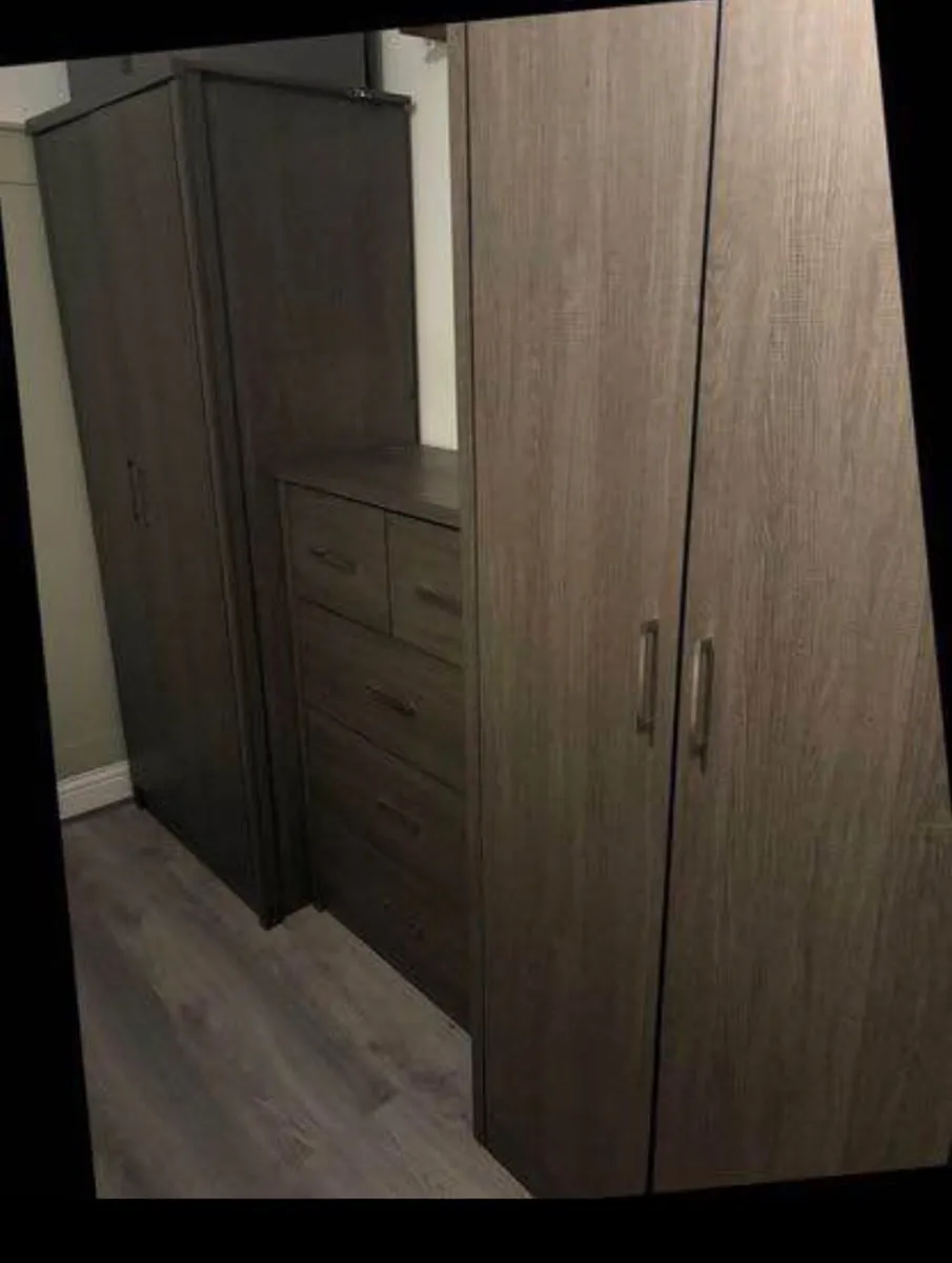 Solid grey wood 6 piece bedroom set - Image 1