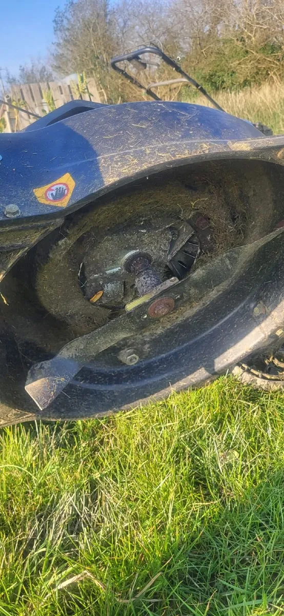 Petrol Lawnmower - Image 4