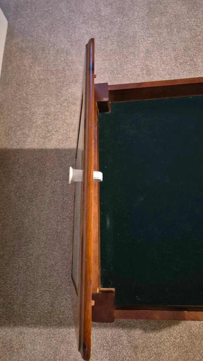 Display table complete with removable chess board - Image 2