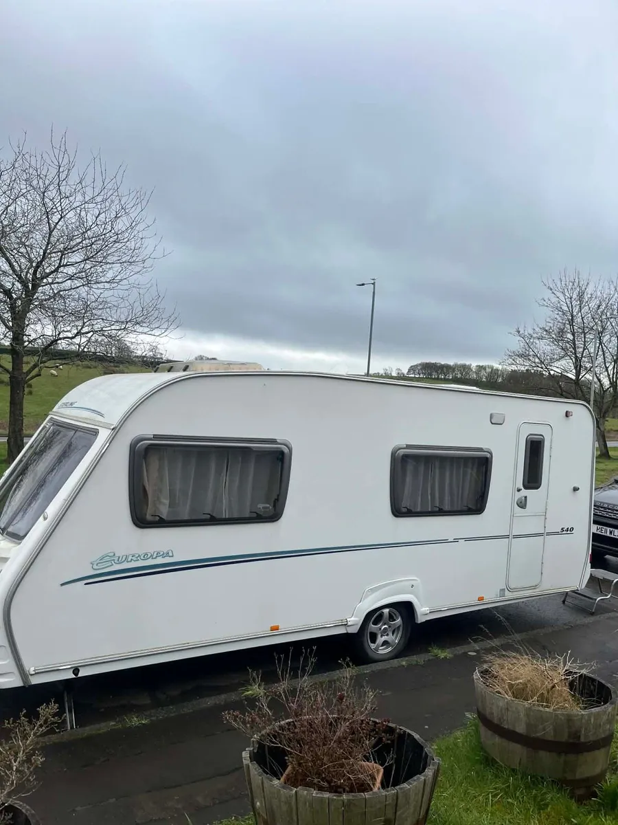 6-berth sterling Europa 540 perfect family layout - Image 4