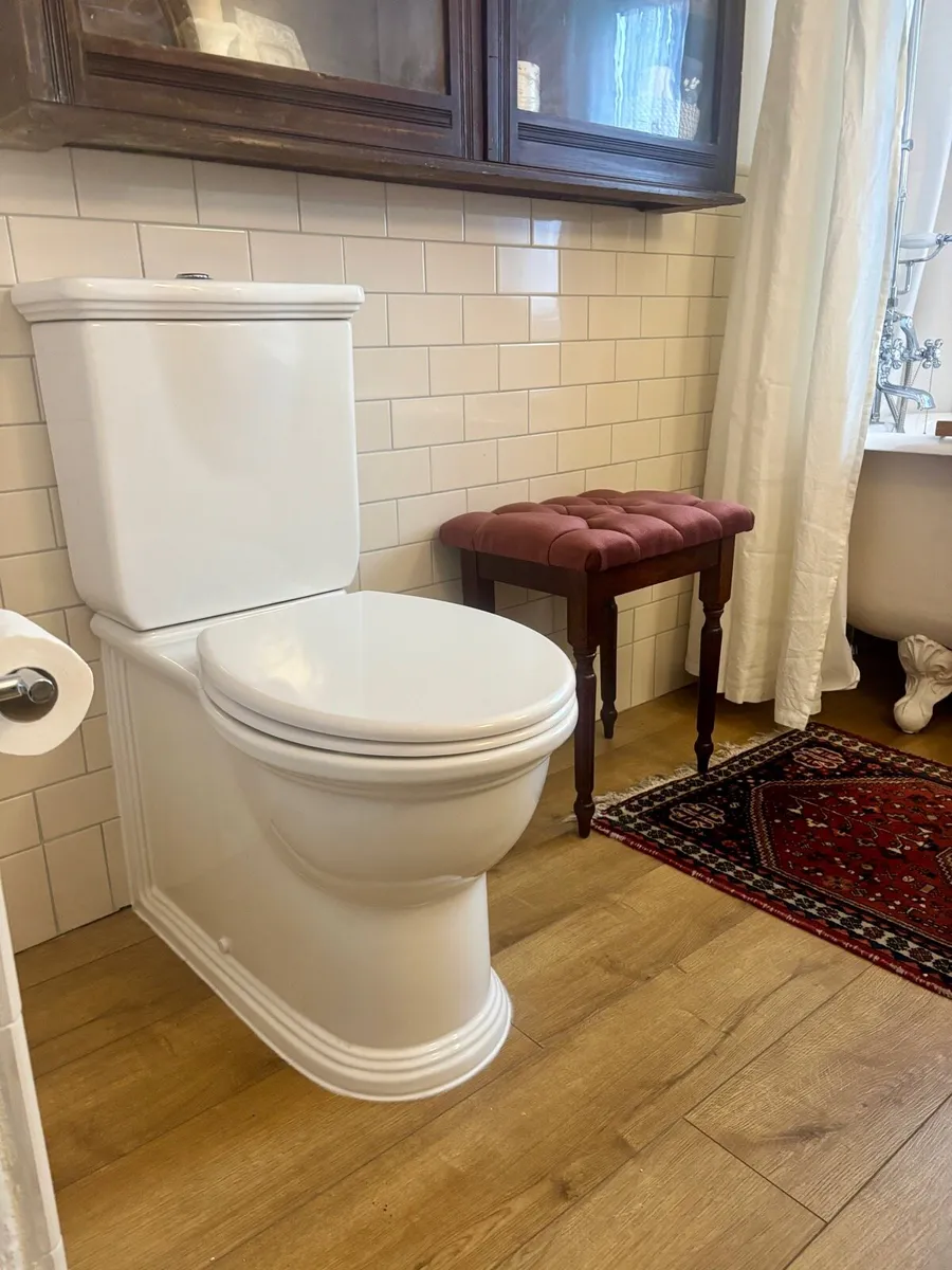 Windsor Soft Close Toilet - like new RV 495£ - Image 1
