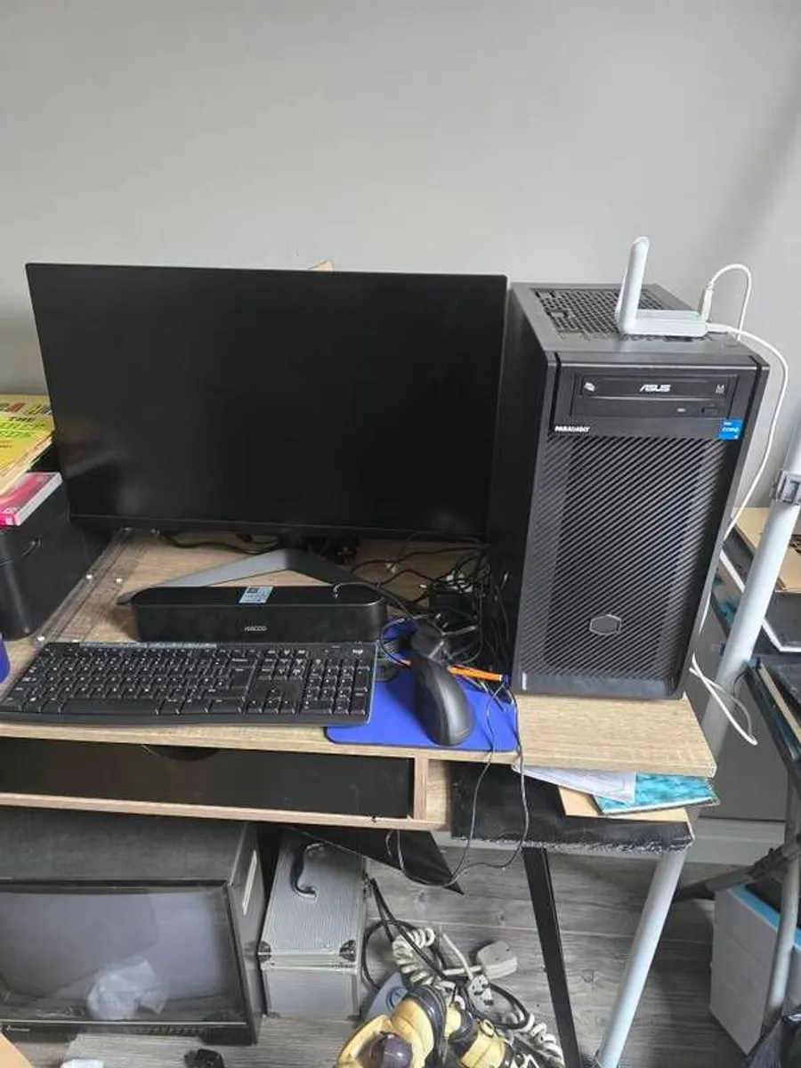 paradigit home computer with Lg screen - Image 2