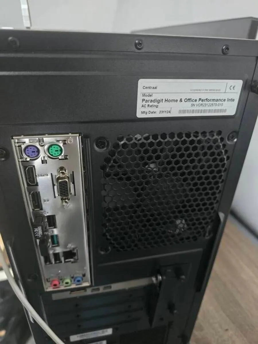 paradigit home computer with Lg screen - Image 4
