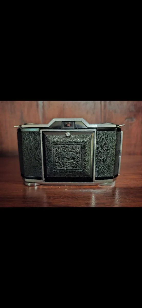 Vintage Camera Zeiss Ikon Ikonta 522/24 - Image 1