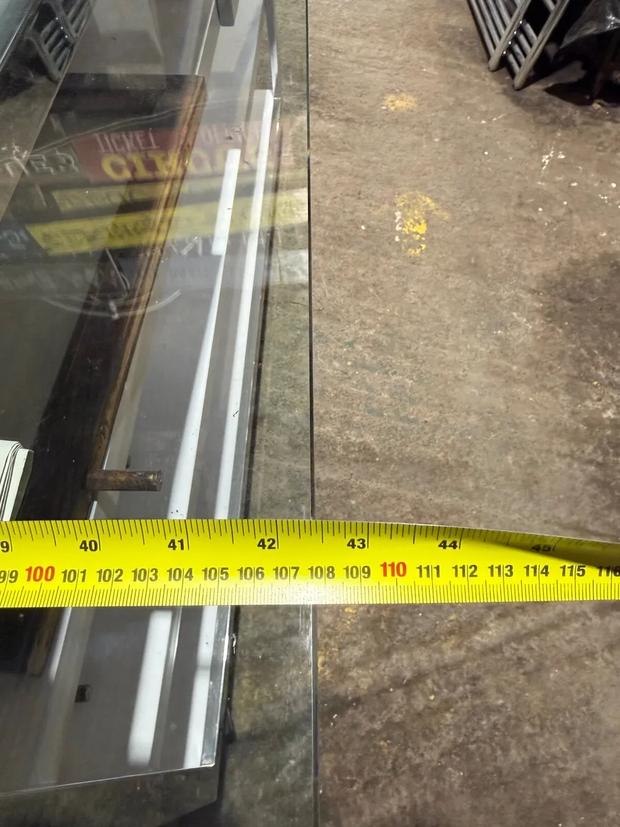 Large piece of toughened glass - Image 3