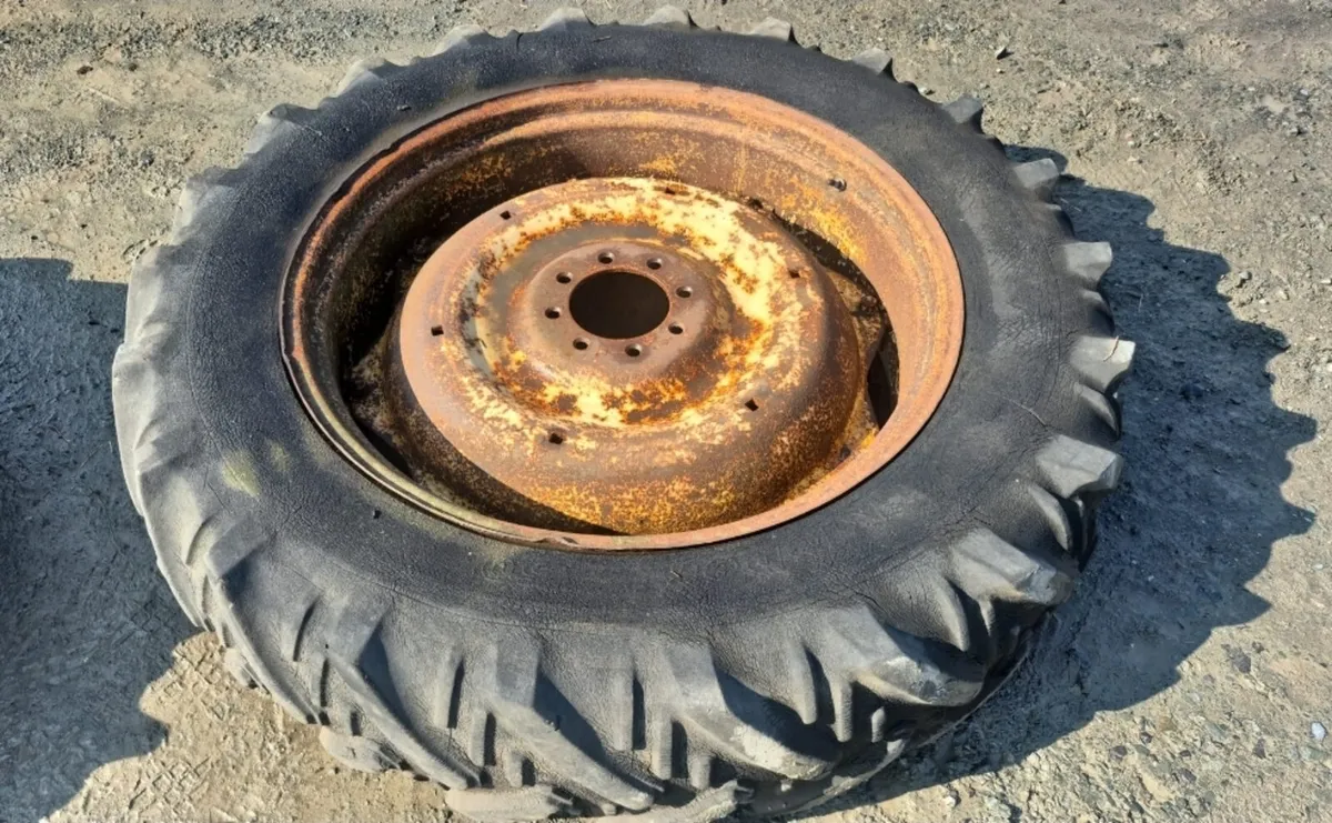 36" international tractors rims original - Image 1