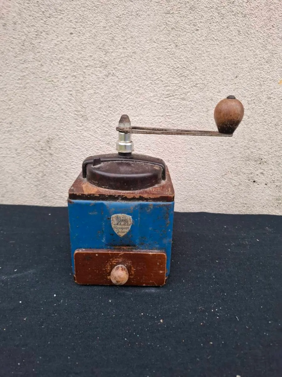 Working Peugeot coffee grinder - Image 1