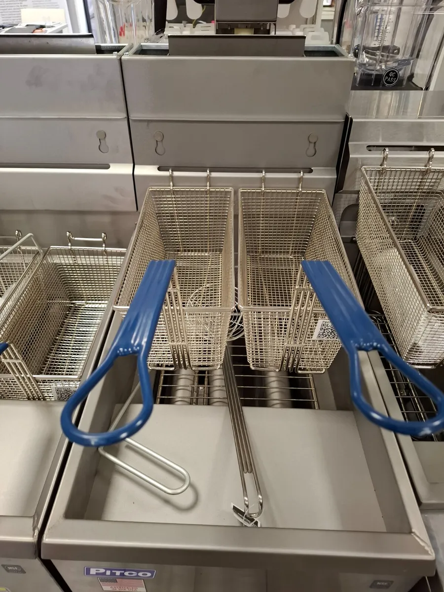 Commercial Pitco Fryer Nat/Lpg 3 Burner - Image 2