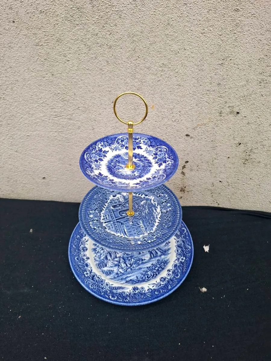 Blue cake stand