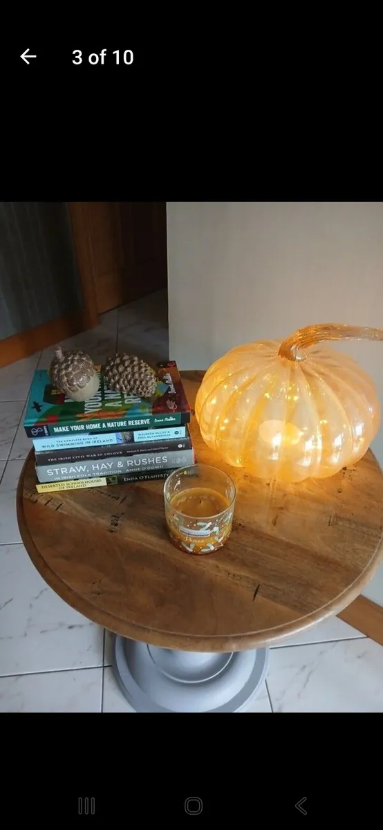 Solid wood occasional table - Image 4