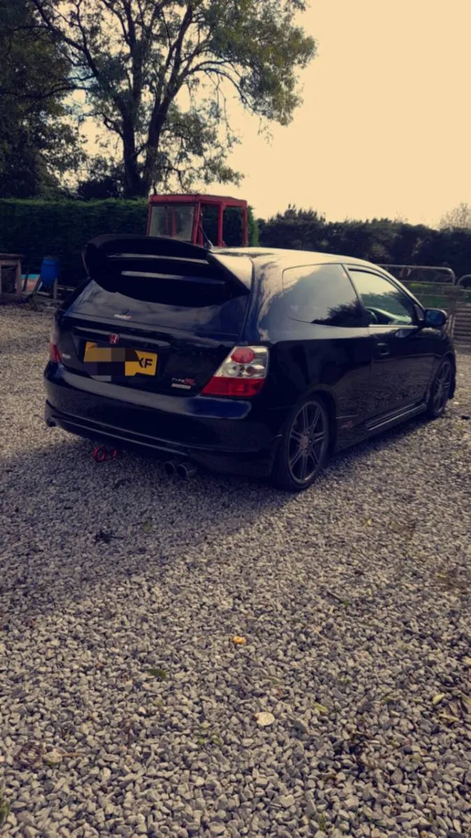 Honda civic type R - Image 2