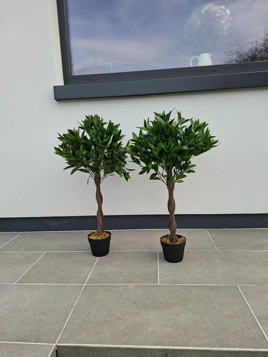 Artifical Bay Topiary Ball trees - Image 1