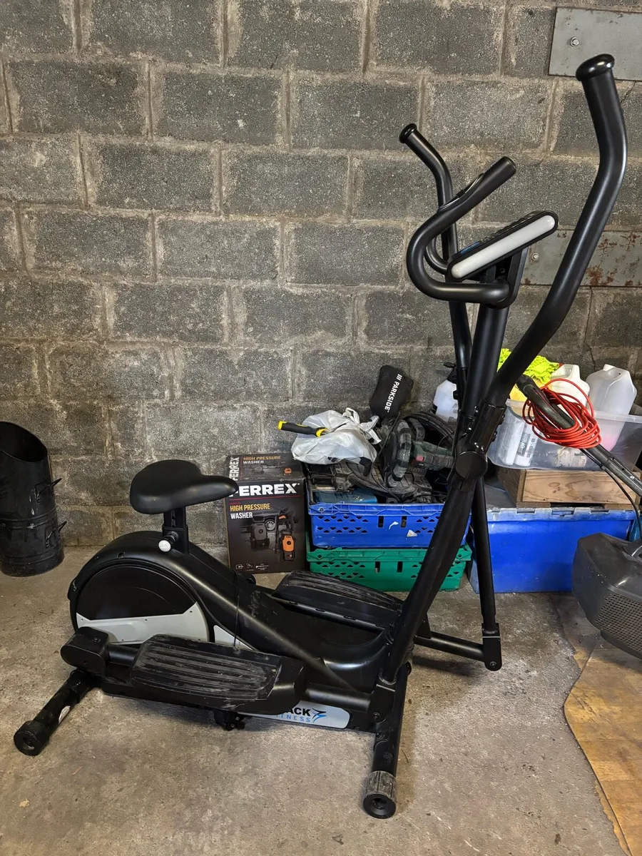 Cross trainer - Image 1