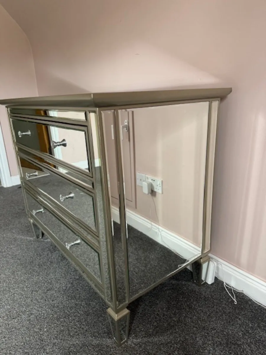 Chest of Drawers and 2 lockers - Image 2