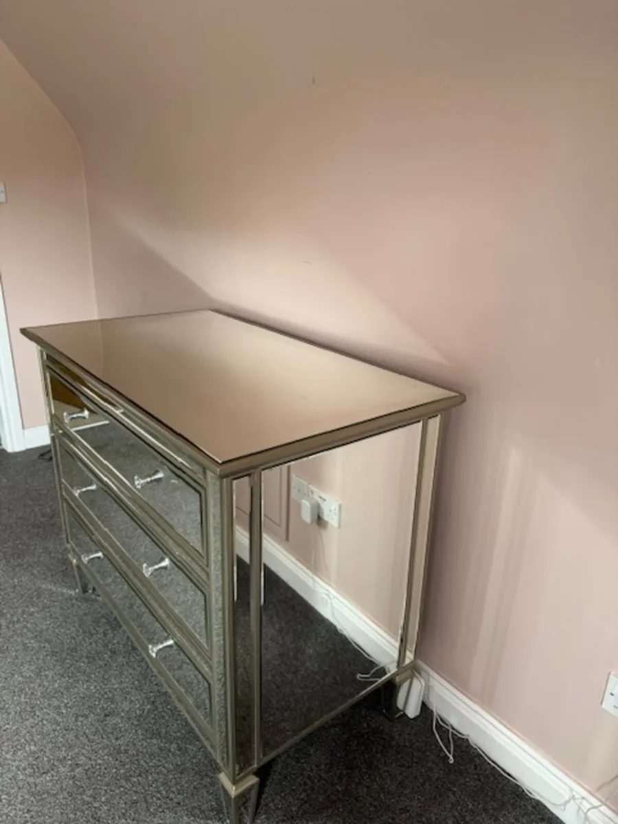 Chest of Drawers and 2 lockers - Image 3