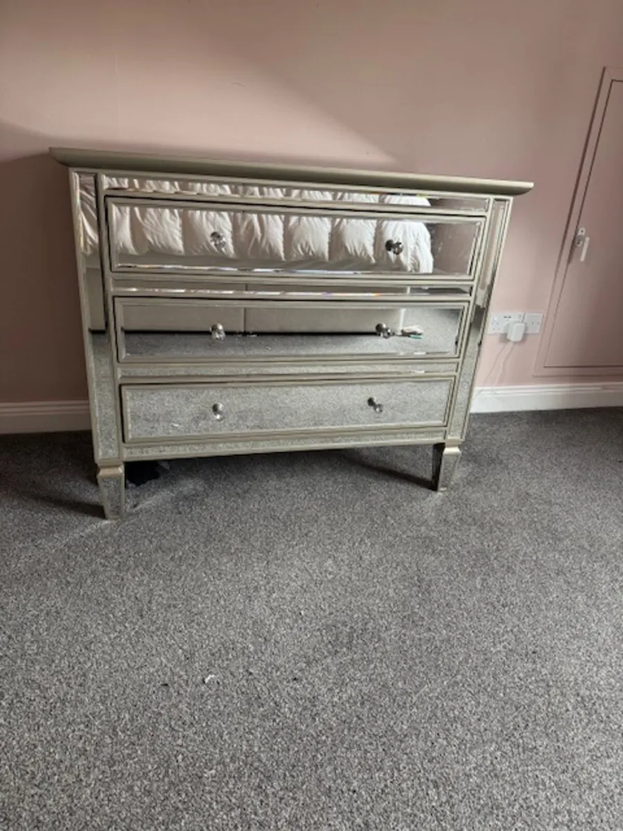 Chest of Drawers and 2 lockers - Image 1