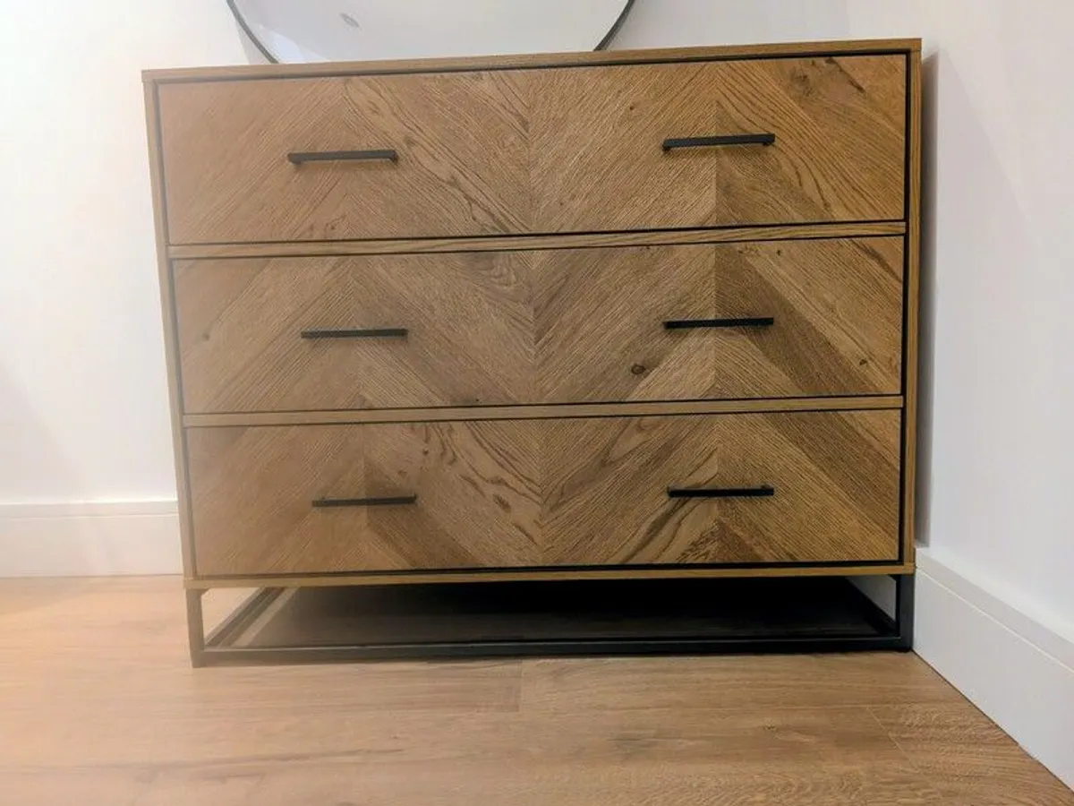Chest of drawers - Image 1