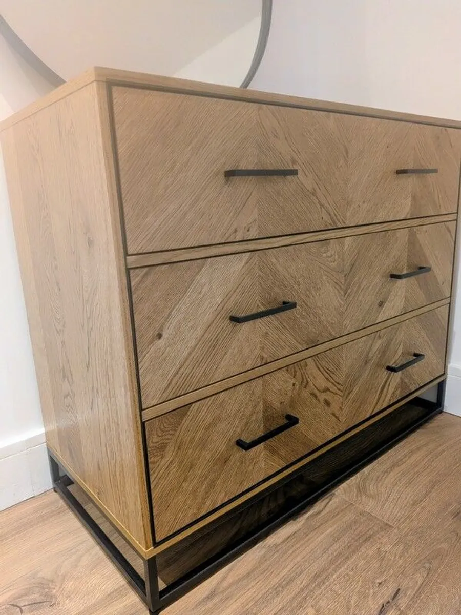 Chest of drawers - Image 2