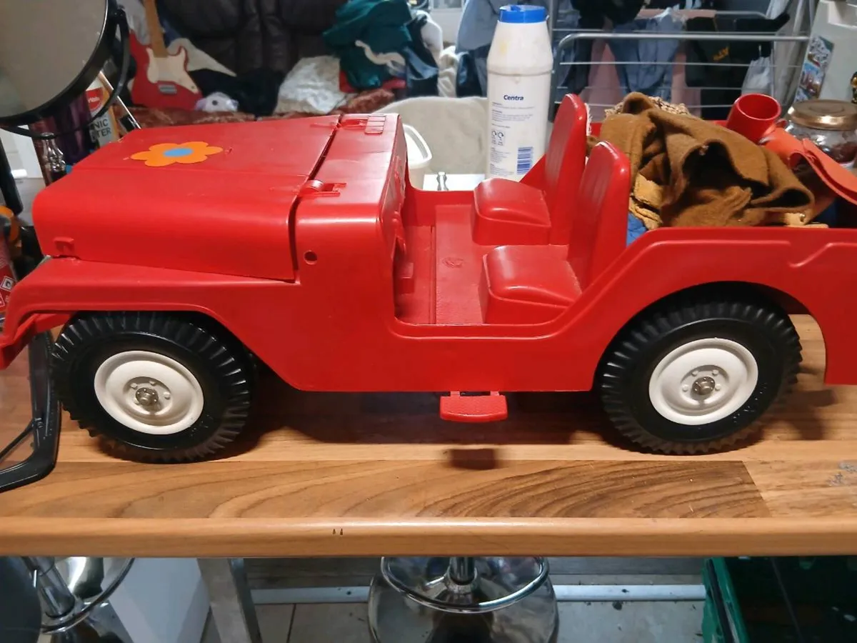 Vintage doll jeep - Image 1