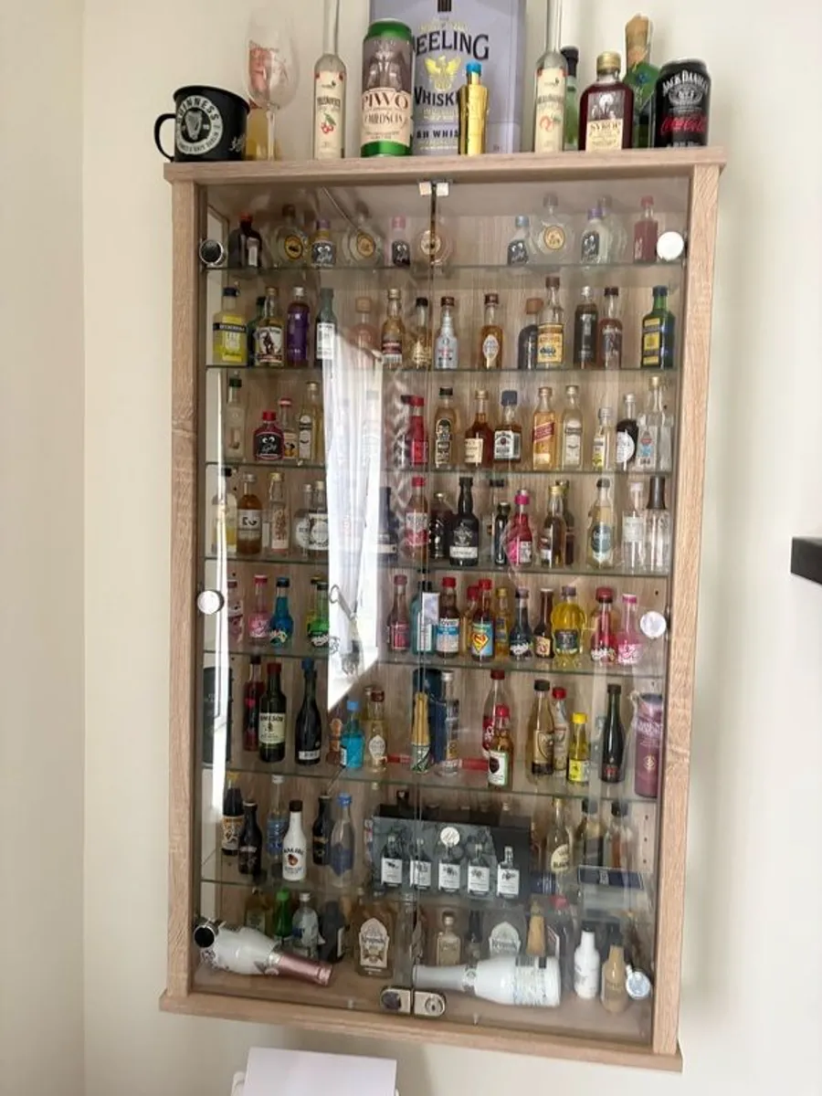 Display cabinet - Image 1