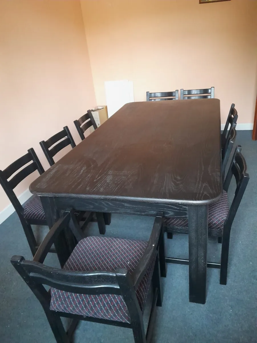 Table and chairs - Image 1
