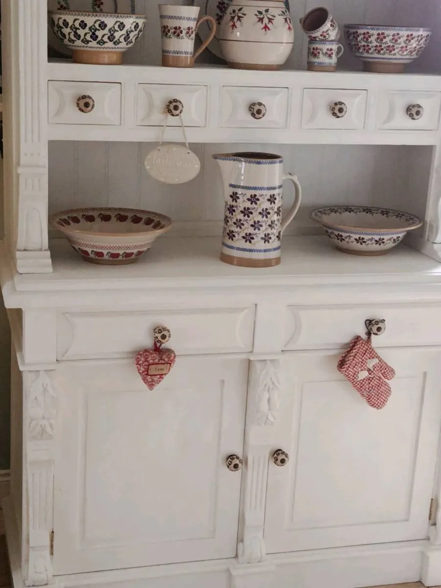 Kitchen dresser delivery arranged - Image 3