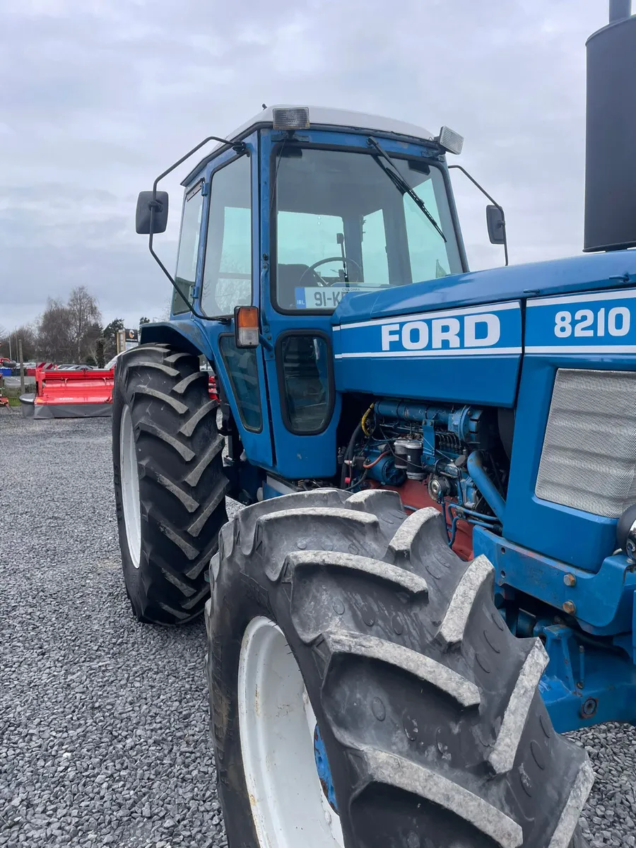 Ford 8210 - Image 4
