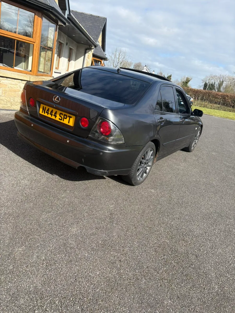 Lexus is200 SE - Image 2