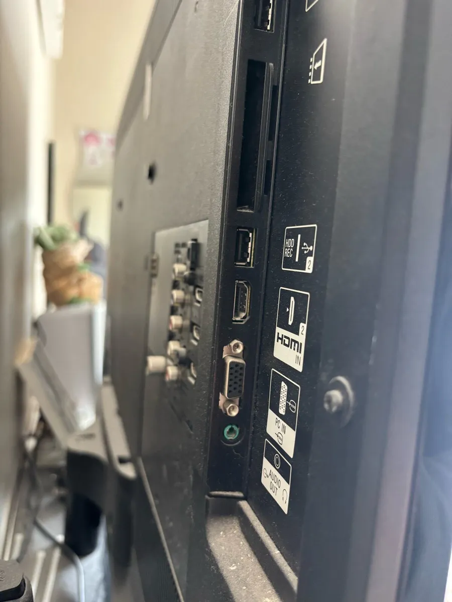 Sony 49 inch tv - Image 2