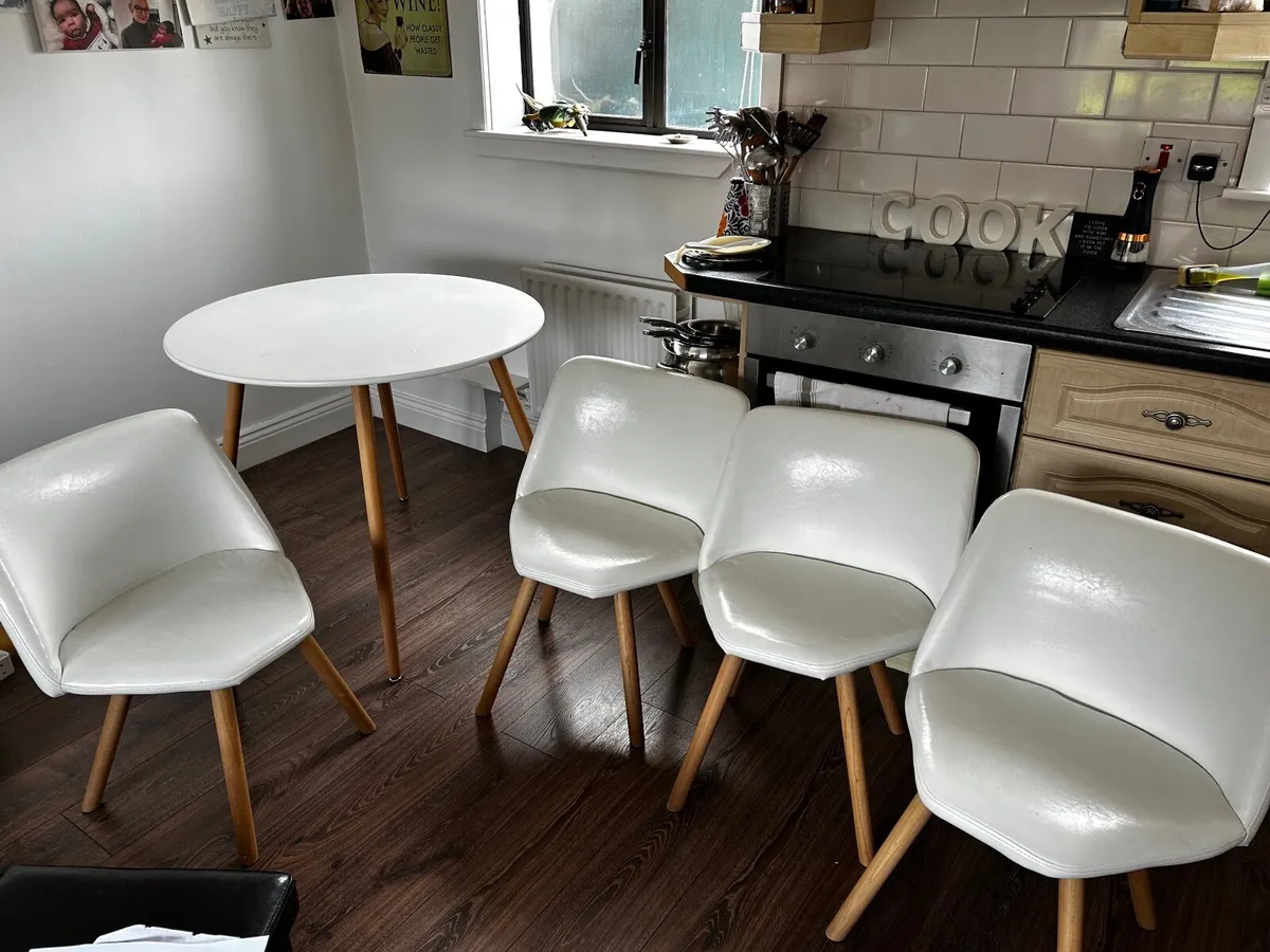 Small Table and 4 chairs - Image 1
