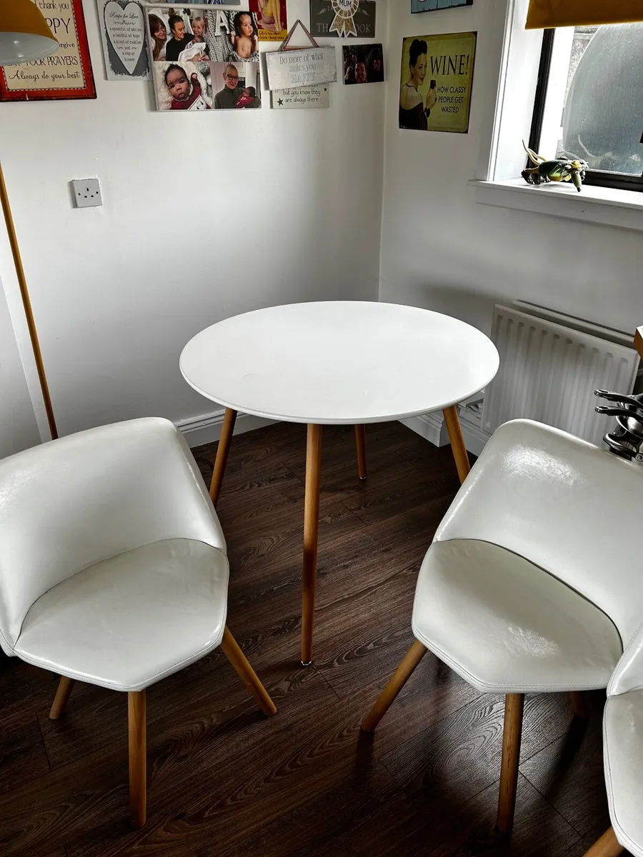 Small Table and 4 chairs - Image 2