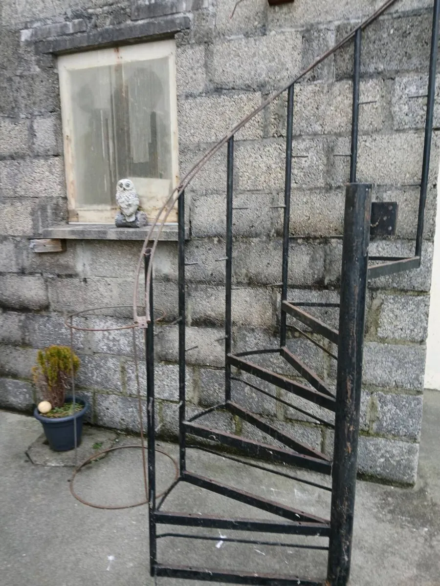 Spiral staircase - Image 4