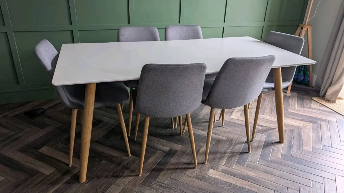 Kitchen table and chairs - Image 3