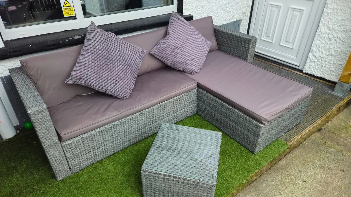 Rattan garden furniture - Image 1